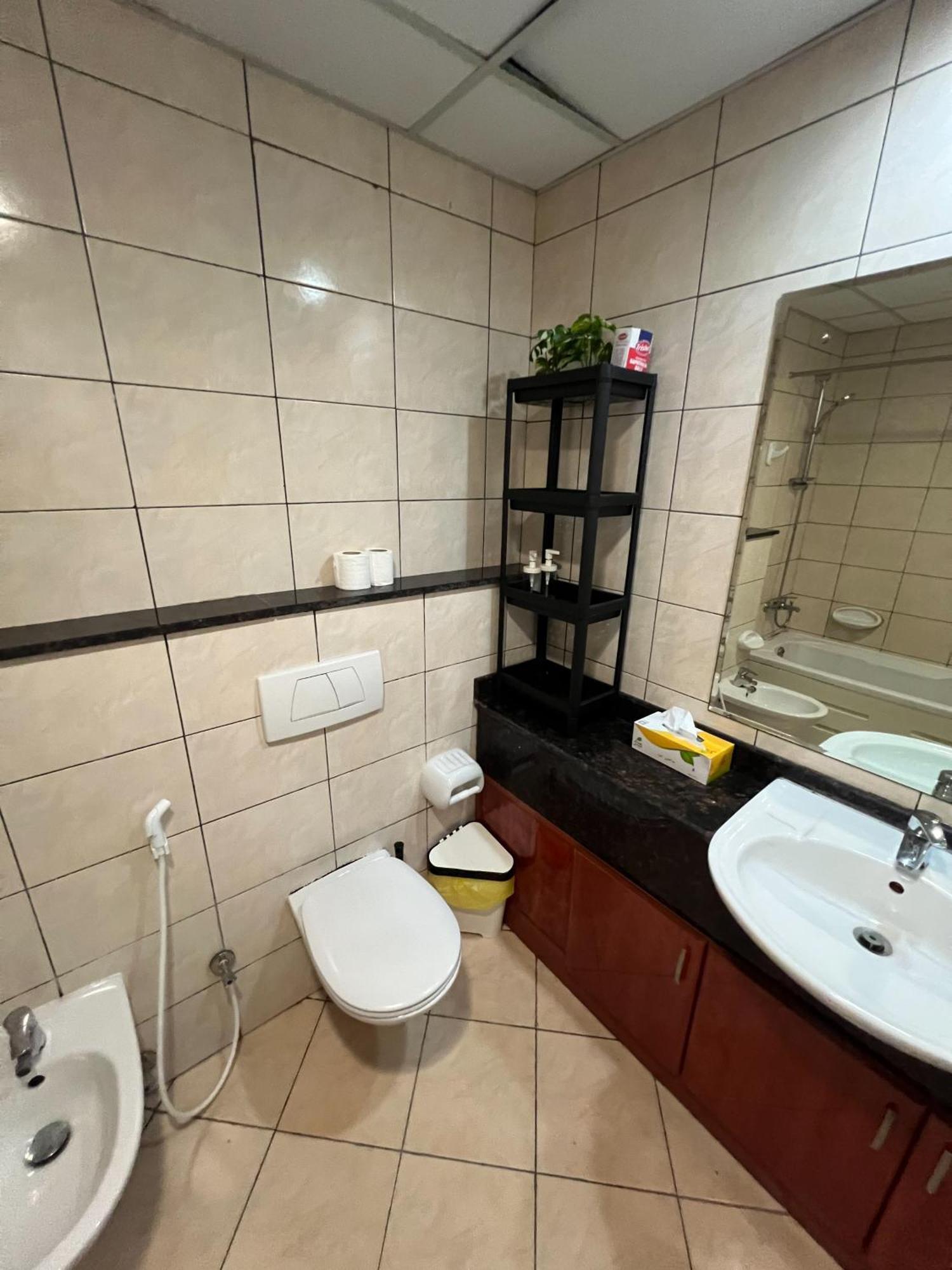 Urban Panda Hostel Marina 두바이 외부 사진