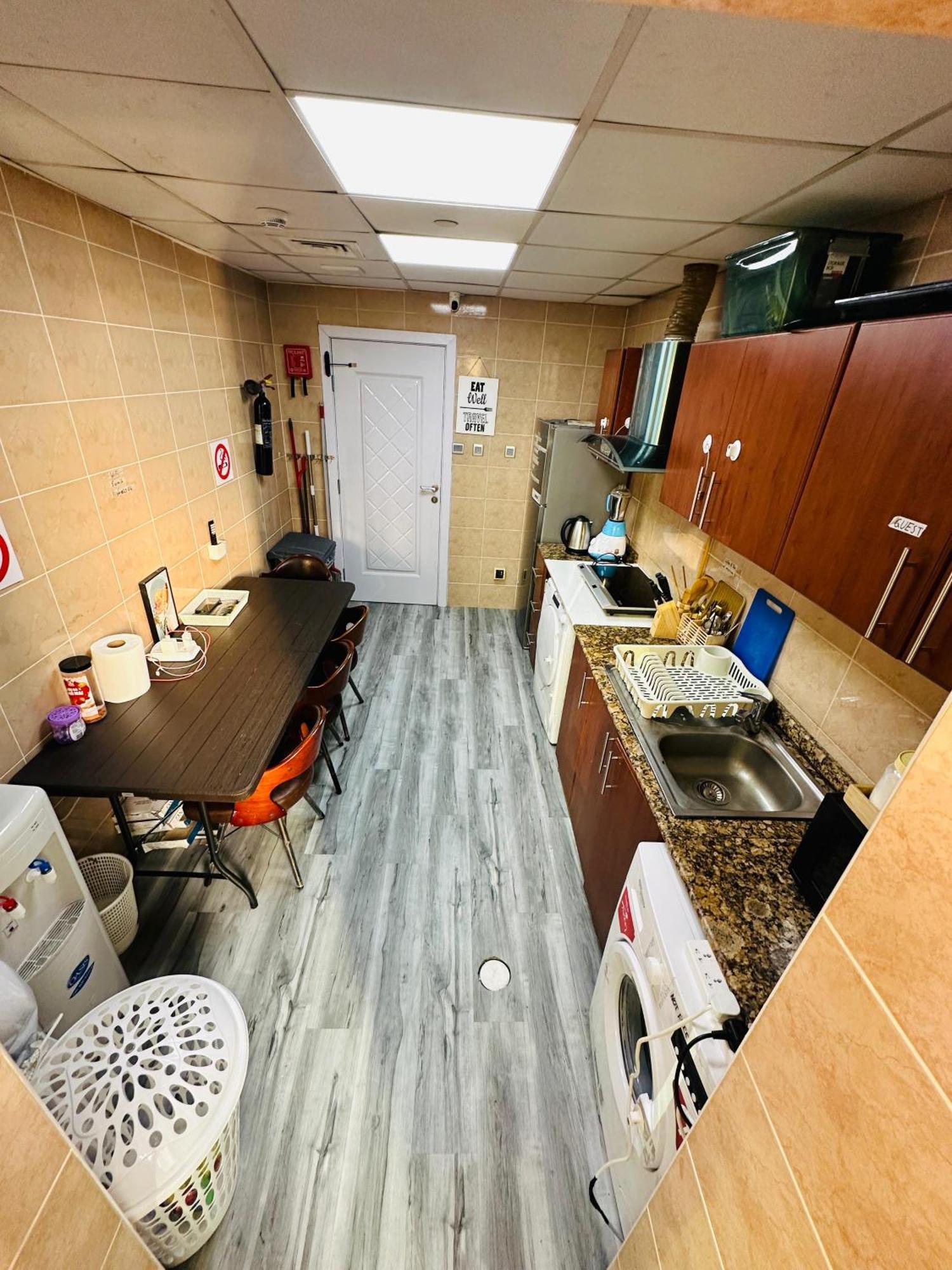 Urban Panda Hostel Marina 두바이 외부 사진